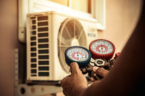 Professional Ac Installation technician working in Hubertus, WI